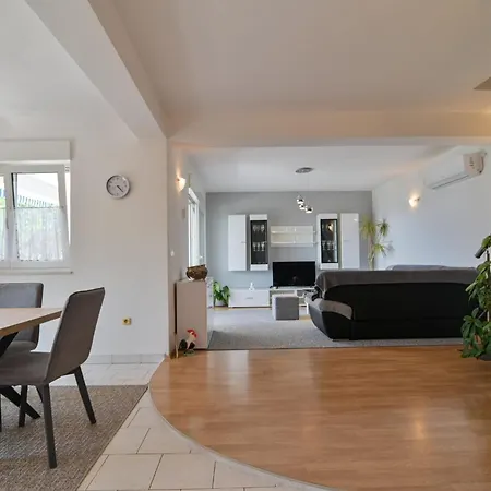 Rina Vacation Трогир