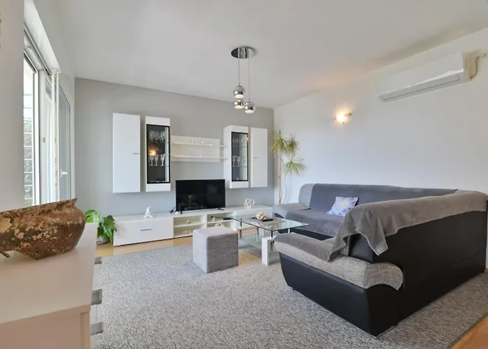 Rina Vacation * טרוגיר